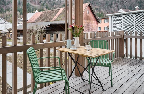 Naefels Apartment | Haus zur Beuge - Holidays in a listed building
