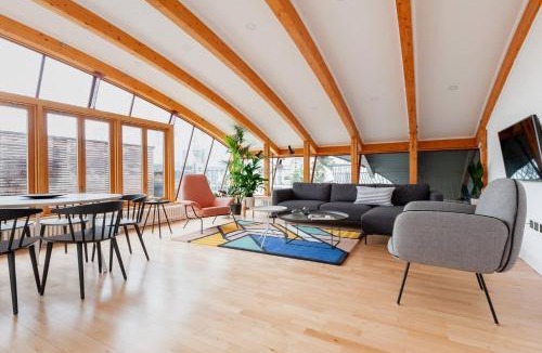 Chinatown Apartment | Hausd - Piccadilly Circus