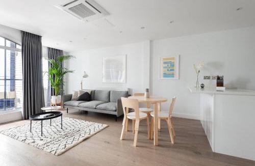 Chinatown Apartment | Hausd - Piccadilly Circus