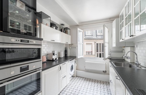 Arts-et-Metiers Apartment | Haussmannian apartment - top floor