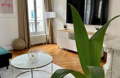 Quartier de la Monnaie Apartment | Haussmannien Saint-Germain Odéon Paris 6e