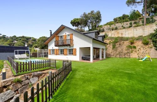 Sant Cebria de Vallalta House | Hauzify I Casa Montjuïc