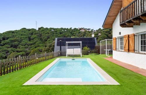 Sant Cebria de Vallalta House | Hauzify I Casa Montjuïc