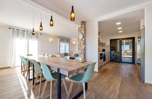 Sant Feliu de Guixols Villa | Hauzify I Mas Formic