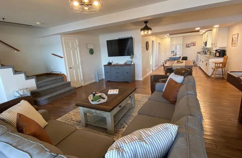 Havana House | Havana Lakeside Escape- Private Beach & Game Room!