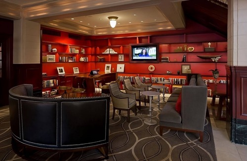 Downtown Austin Hotel | Have a Blast on Sixth Street! Swimming Pool, Pets Allowed, Near Zilker Park!