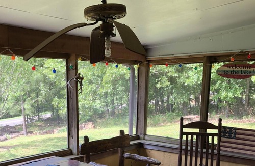 Vian Cabin | Have a Staycation at this cozy cabin near State Park and Blackgum Landing !