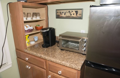 Ferndale Cottage | Have entire guesthouse to your group!