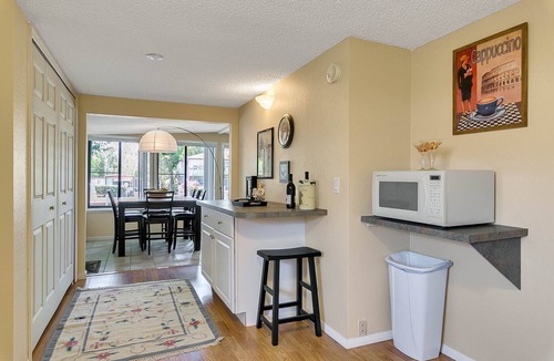 Crystal River House | HAVE IT ALL with floating dock, commercial icemaker and deepest canal in town!