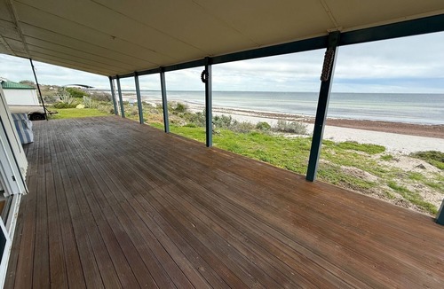 Moorowie House | Haven at Hardwicke-Absolute beachfront! Off Peak Special!