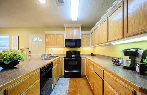 Tomball House | Haven in the Woods: Covered parking; Easy entry