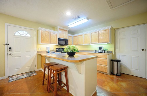 Tomball House | Haven in the Woods: Covered parking; Easy entry