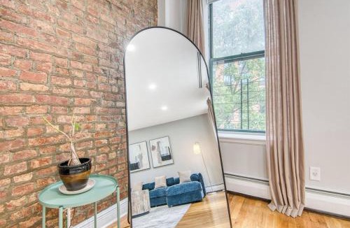 Port Morris Apartment | Haven on Bruckner Sprawling 2BR w King Bed fast WiFi 20 minutes to Times Square