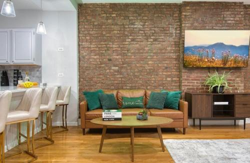 Port Morris Apartment | Haven on Bruckner Sprawling 2BR w King Bed fast WiFi 20 minutes to Times Square