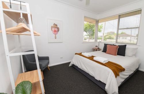 Bletchington House | Haven on Hill - Modern & Charming, Touch of Pink