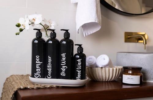 Bletchington House | Haven on Hill - Modern & Charming, Touch of Pink