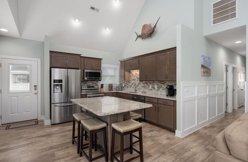 Nags Head House | Haven on the Banks: Semi-Oceanfront, Community Pool, Perfect for Wedding Parties