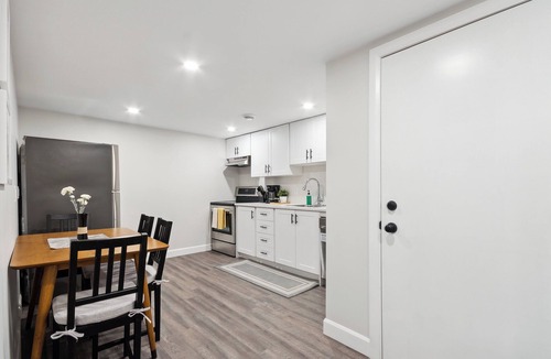 White Oaks House | Haven Suite: 2Br, 1Bath in London, On