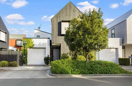 Hobsonville House | Havenview Residence with courtyard
