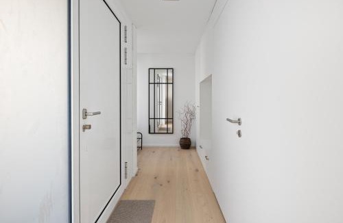 Altdorf House | HAVN - Alpine House with Terrace, Cinema and free Parking
