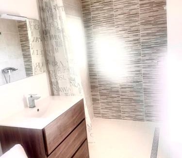 Montaren-et-Saint-Mediers Apartment | Havre de paix