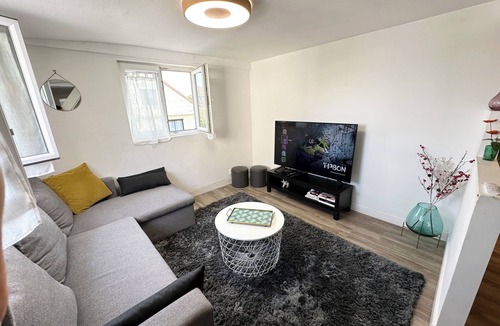 Savigny-sur-Orge Apartment | Havre de Calme. Paris and 7' Orly Airport. Parking