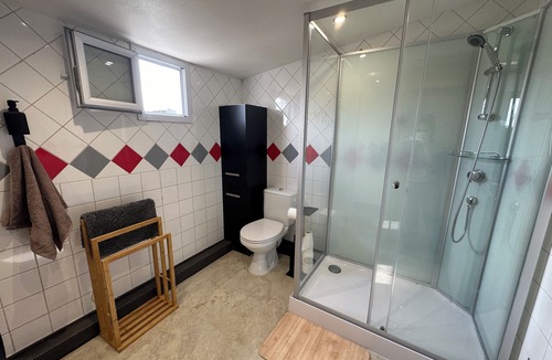 Savigny-sur-Orge Apartment | Havre de Calme. Paris and 7' Orly Airport. Parking
