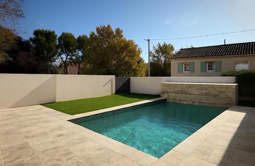 13th Arrondissement Villa | Havre de paix avec piscine & grand jardin 6 pers