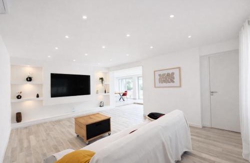 13th Arrondissement Villa | Havre de paix avec piscine & grand jardin 6 pers