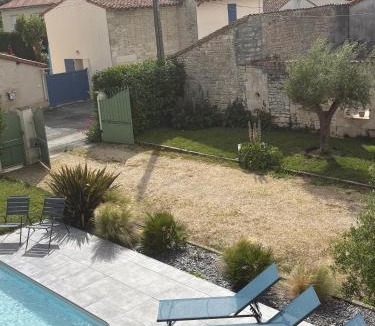 Magne Villa | Havre de paix, bord de rivière, avec piscine