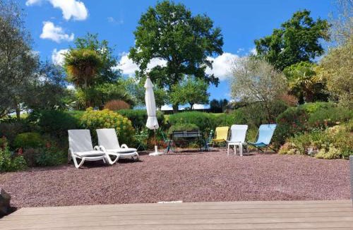 Le Rheu Bed & Breakfast | Havre de paix et jardin tropical. Chambre privée