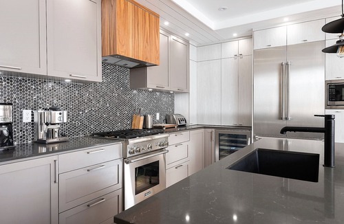 Mont-Tremblant House | Havre Des Skieurs| Ski-in/Ski-out | 5060 sq.ft Luxury Townhouse | Hot Tub & Garage & Shuttle