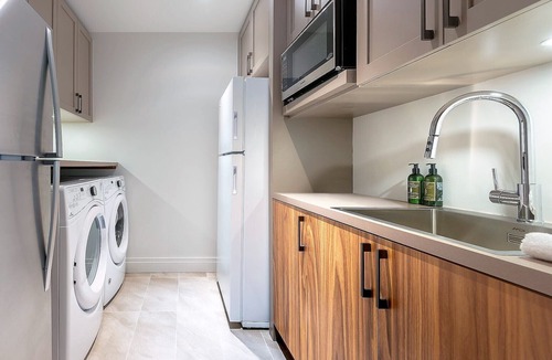 Mont-Tremblant House | Havre Des Skieurs| Ski-in/Ski-out | 5060 sq.ft Luxury Townhouse | Hot Tub & Garage & Shuttle