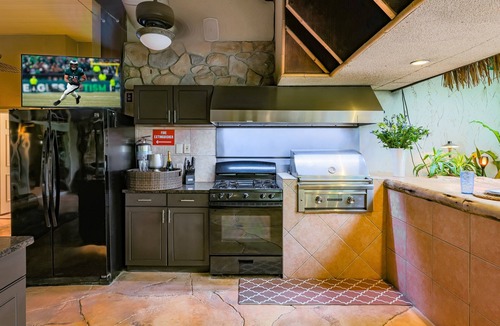Media House | HAWAII Indoors! Swim-up Tiki-Bar 20' Palms,5 waterfalls,2 Theaters,Pool, Spa,Gym
