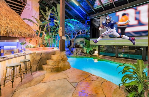 Media House | HAWAII Indoors! Swim-up Tiki-Bar 20' Palms,5 waterfalls,2 Theaters,Pool, Spa,Gym