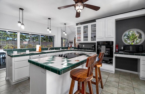 Historic Kailua Village House | 🏖️Hawaiian Home With Pool & BBQ | Near Ocean