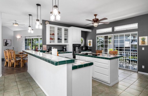 Historic Kailua Village House | 🏖️Hawaiian Home With Pool & BBQ | Near Ocean