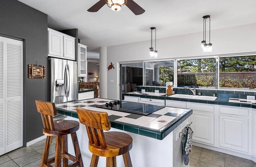 Historic Kailua Village House | 🏖️Hawaiian Home With Pool & BBQ | Near Ocean