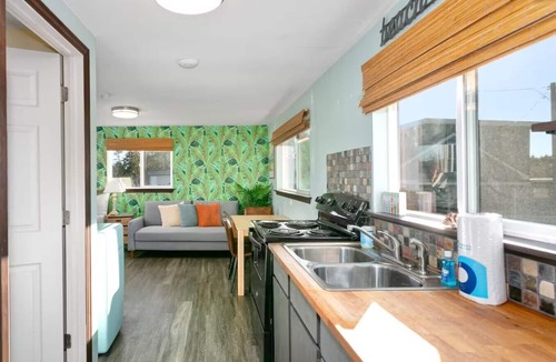 Grayland Cottage | Hawaiian Themed Cottage | Ocean Views