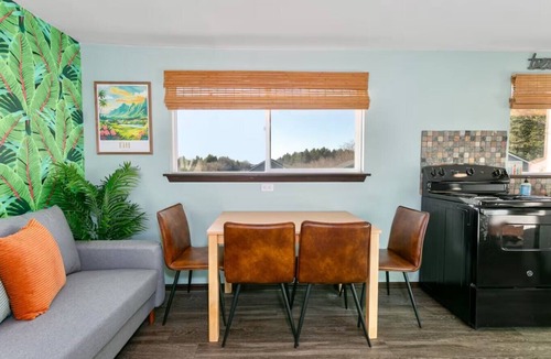 Grayland Cottage | Hawaiian Themed Cottage | Ocean Views