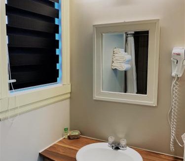 Little Current Hotel | Hawberry Motel