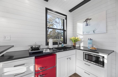 Willis House | Hawg Boss: 2 mins to Lake Conroe! Heated Pool, Fire Pit, Stocked Ponds