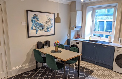 Hawick Apartment | Hawick Central, cosy stylish flat with log burner.