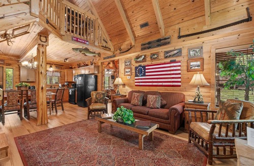 Branson Cedars Cabin | Hawk Hollow Log Cabin Hot Tub Near Thunder Ridge Sleeps 10