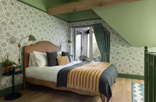 Alton House | Hawk's Ledge - Otium Wine Estate