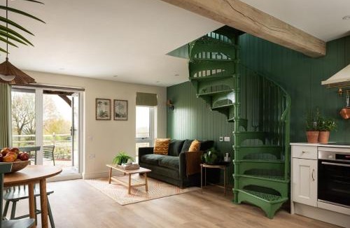 Alton House | Hawk's Ledge - Otium Wine Estate