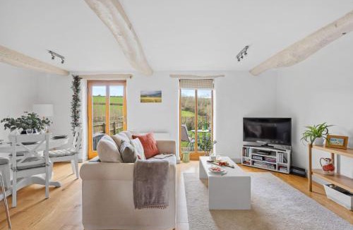 Totnes House | Hawke