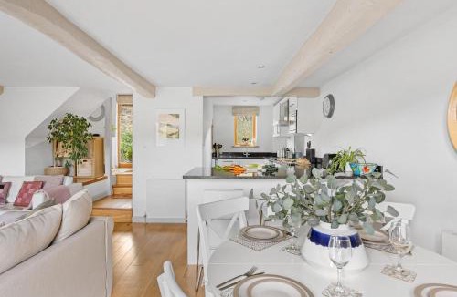 Totnes House | Hawke