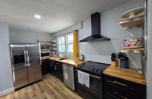 Oak Ridge House | Hawkeye Lodge of Oakridge