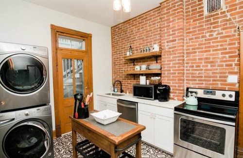 Jefferson City House | Hawkin's House Lower Suite Downtown Jefferson City